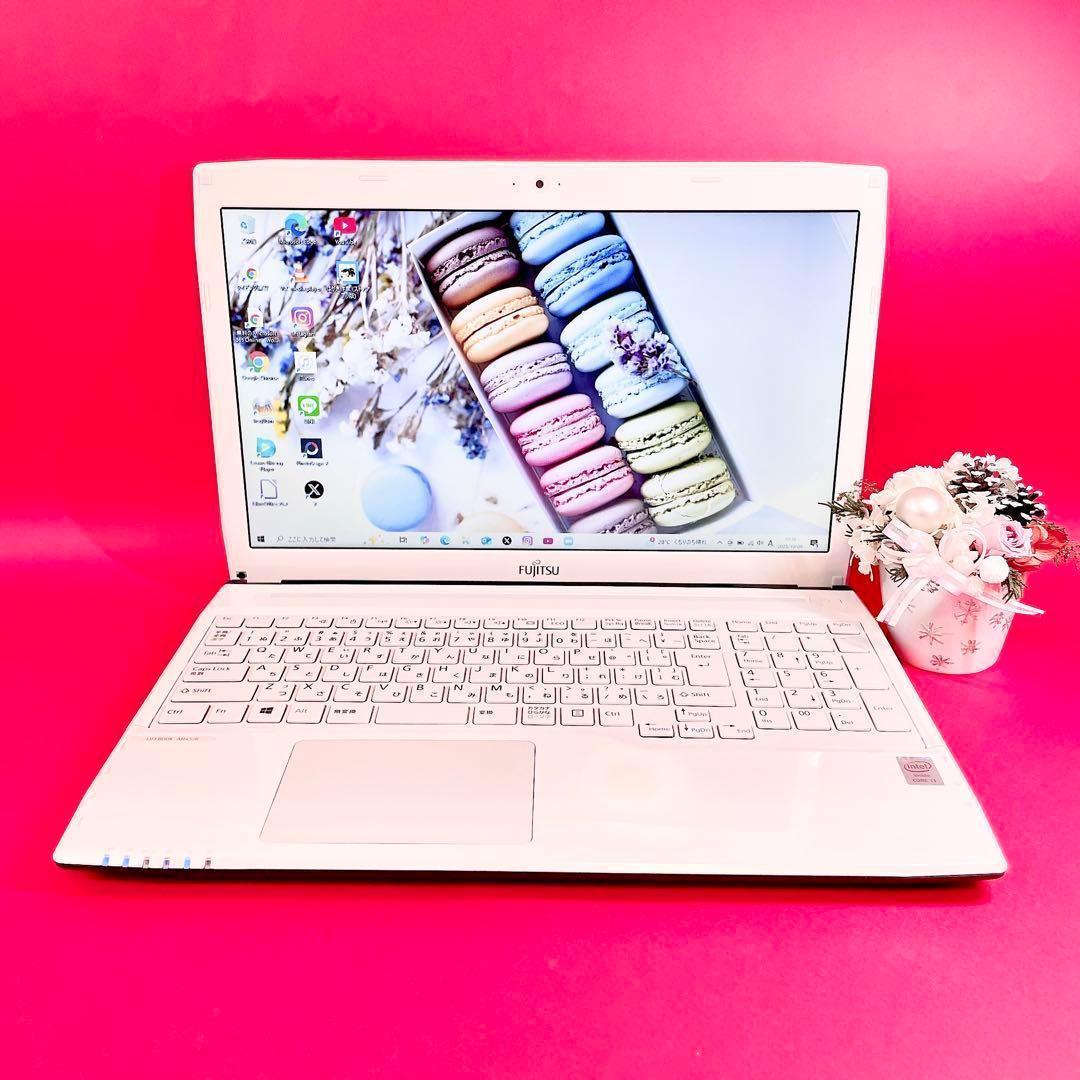 美品✨️動作良好❣️綺麗な白✨️薄型ノートパソコン✨️ブルーレイ！カメラ付き！新品SSD