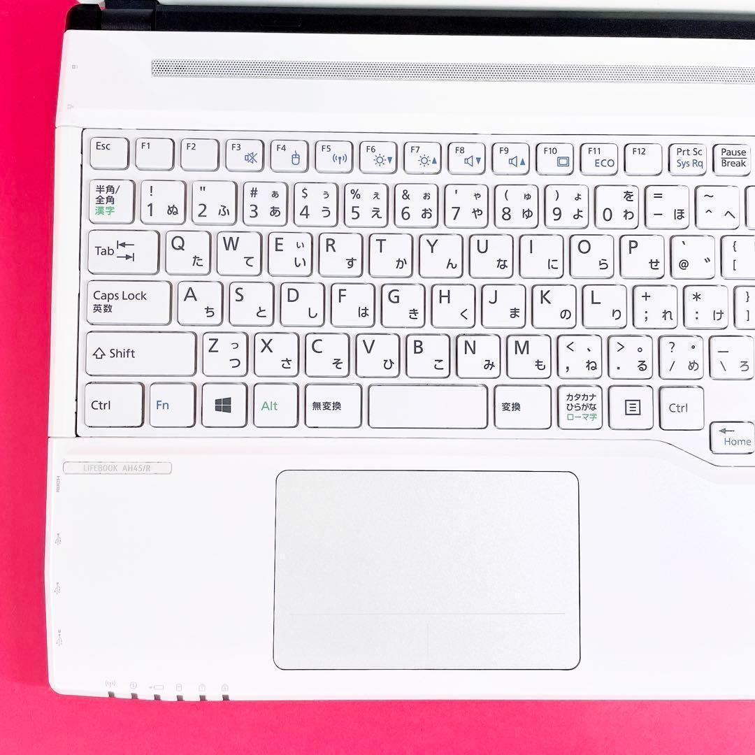 美品✨️動作良好❣️綺麗な白✨️薄型ノートパソコン✨️ブルーレイ！カメラ付き！新品SSD