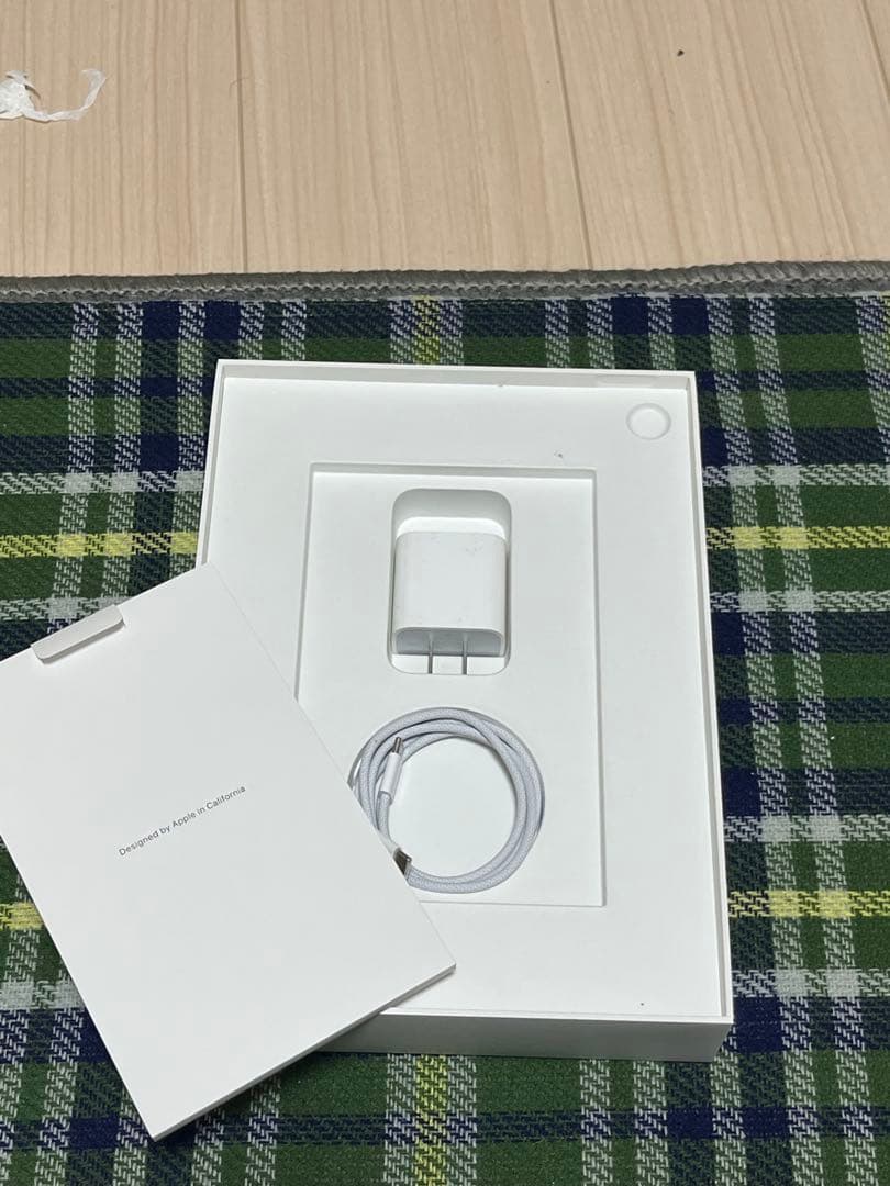 iPad A16 ほぼ新品箱付き　Apple Pencil付き　モフトケース付き