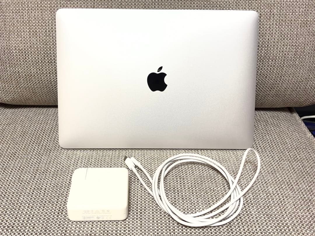【美品】MacBook Air 13.3インチ 256GB SSD 2018