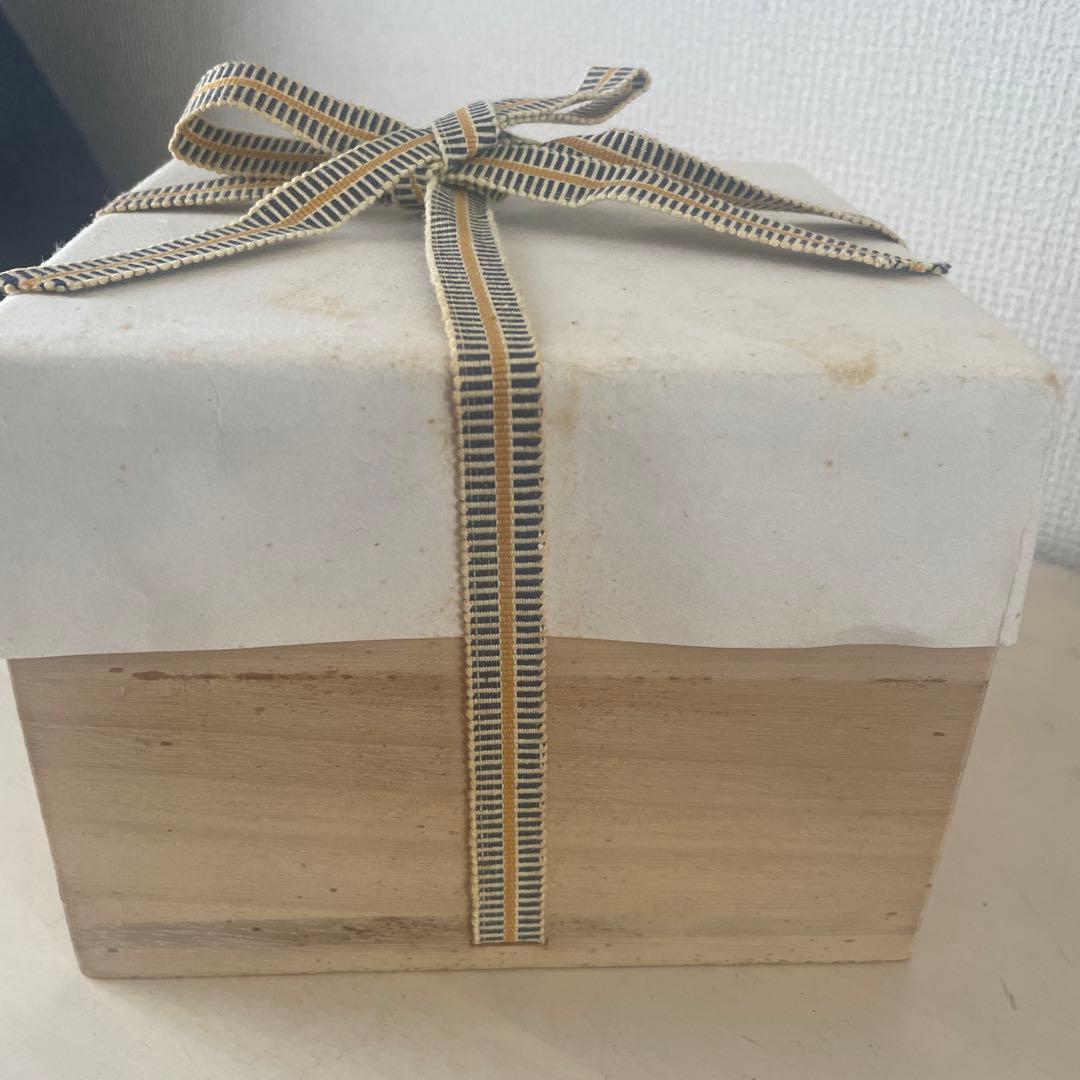 未使用に近い源右衛門窯　有田焼　金彩椀　抹茶椀　心経椀　木箱付き　ゴールド