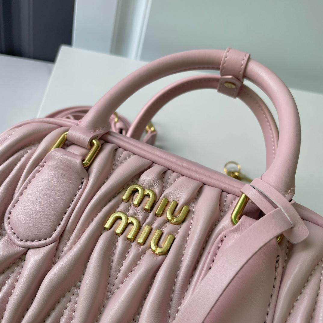 「値下げ可能」​MIU MIU ピンク キルティングショルダーバッグ