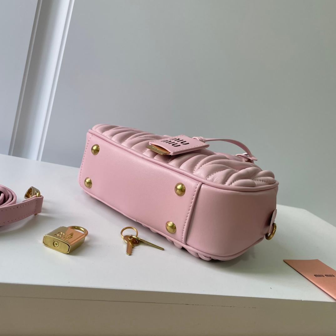 「値下げ可能」​MIU MIU ピンク キルティングショルダーバッグ