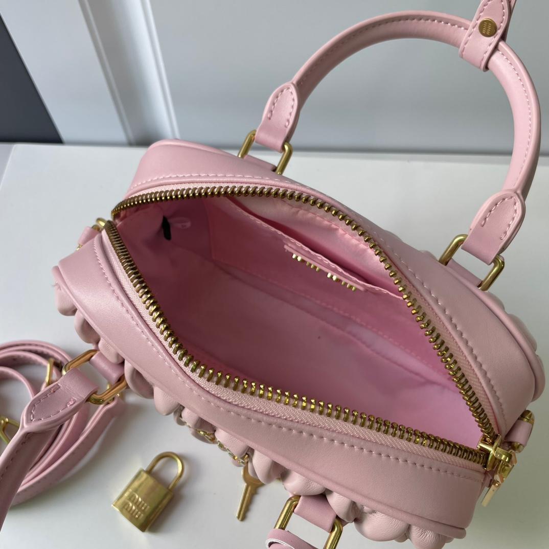 「値下げ可能」​MIU MIU ピンク キルティングショルダーバッグ