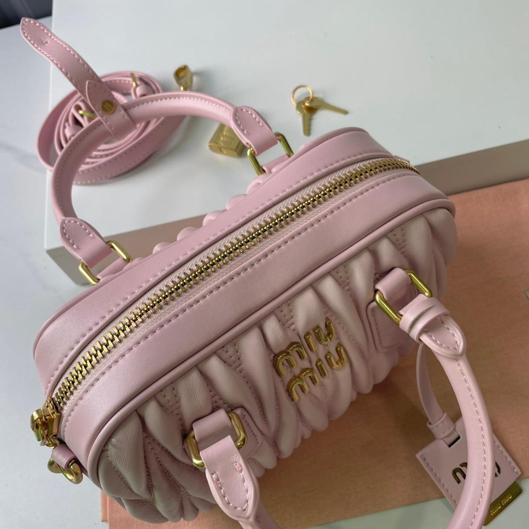 「値下げ可能」​MIU MIU ピンク キルティングショルダーバッグ