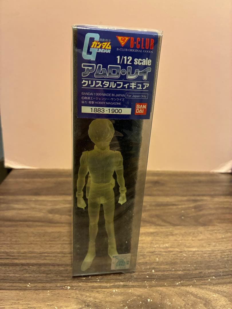 ガンダム　アムロレイ　クリスタルフィギュアB CLUB バンダイ