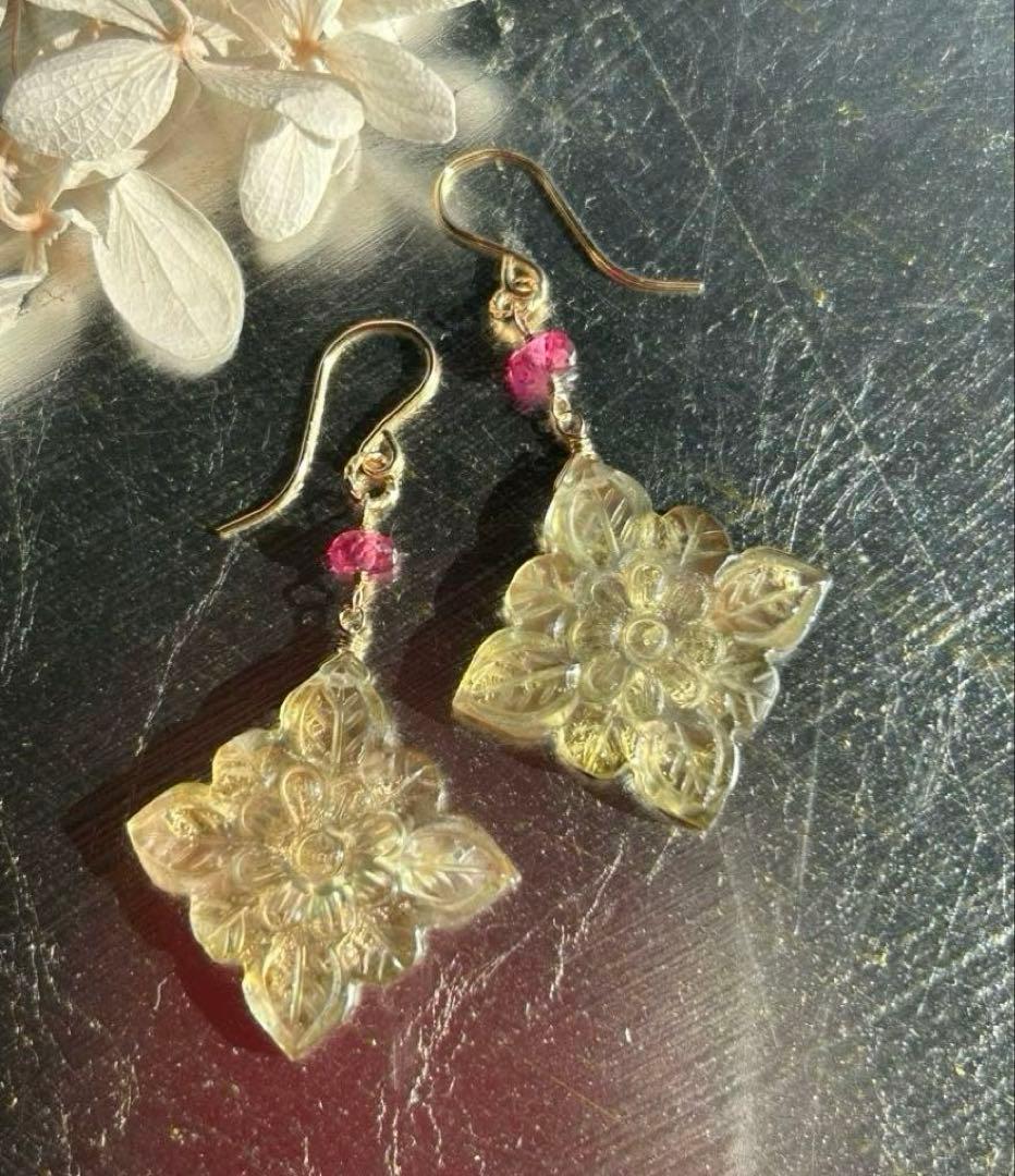 Sale❣️ブラウンmop金箔×水晶＆ルビーのピアス　14kgf