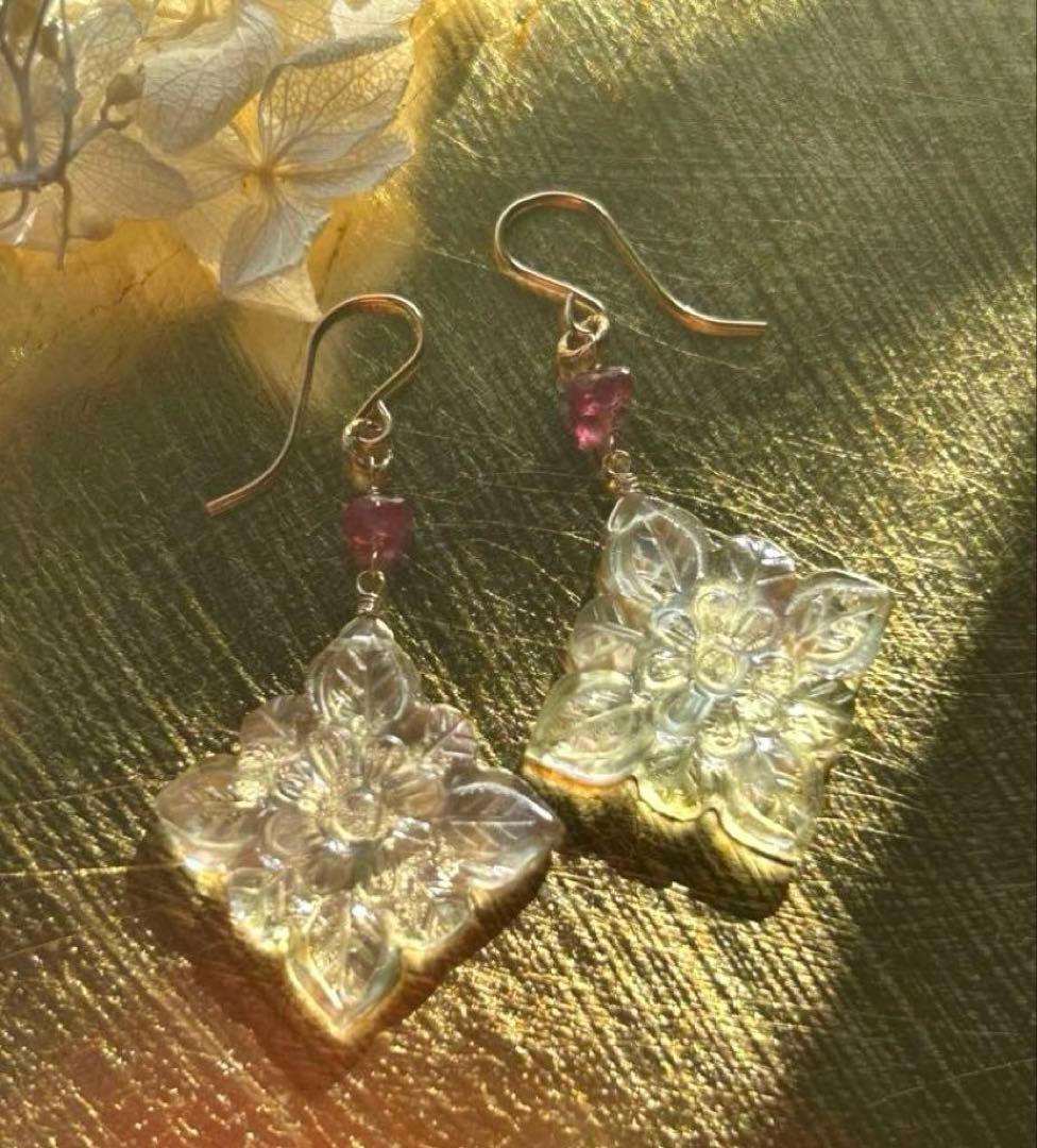 Sale❣️ブラウンmop金箔×水晶＆ルビーのピアス　14kgf