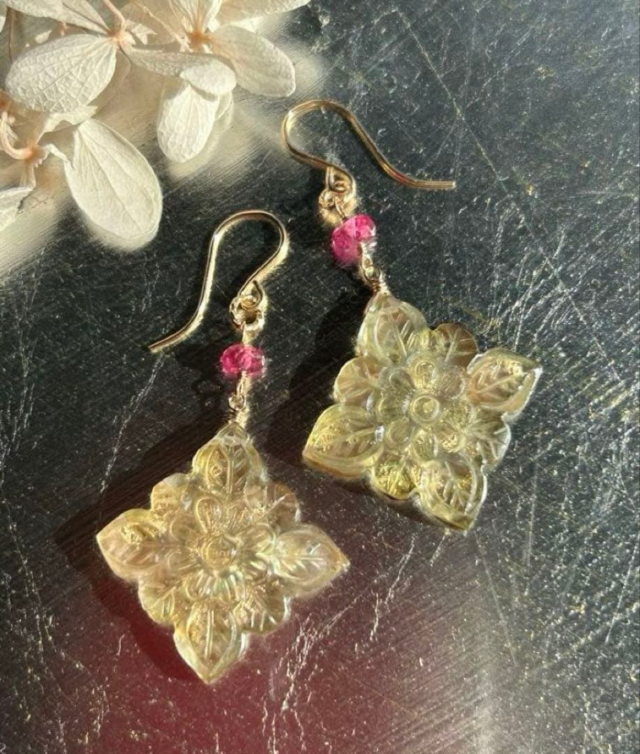 Sale❣️ブラウンmop金箔×水晶＆ルビーのピアス　14kgf