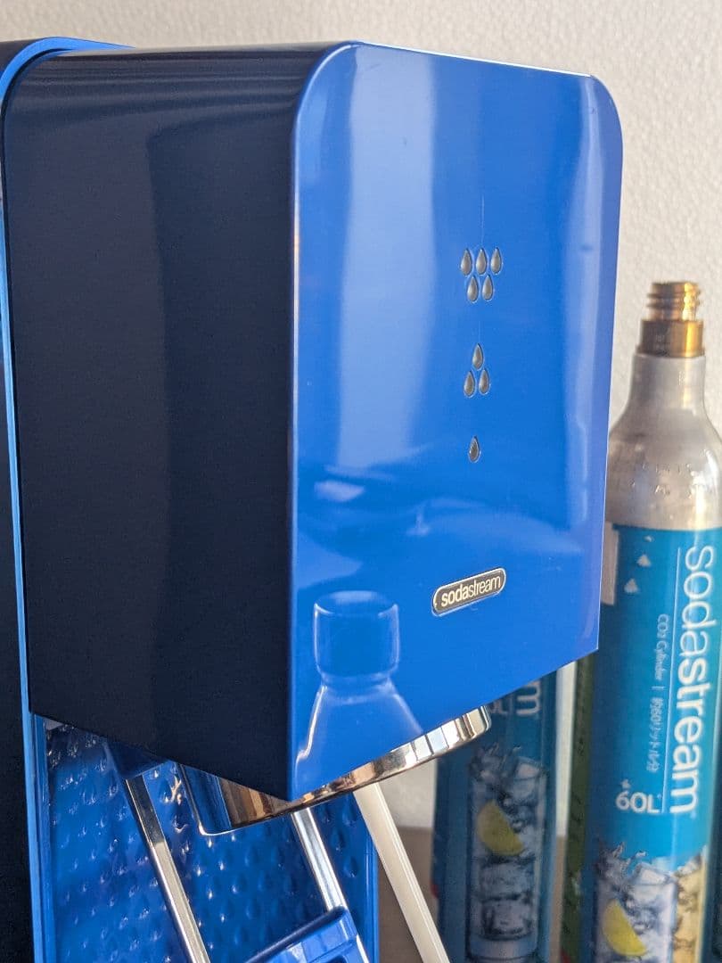 sodastream 炭酸水メーカー 青色 ボトルとガスボンベ付き