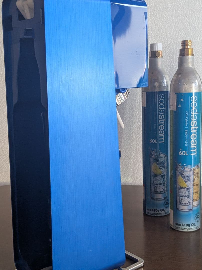 sodastream 炭酸水メーカー 青色 ボトルとガスボンベ付き
