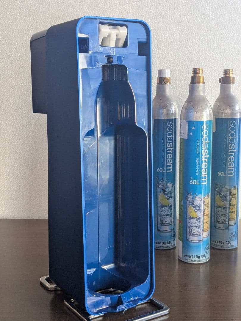 sodastream 炭酸水メーカー 青色 ボトルとガスボンベ付き