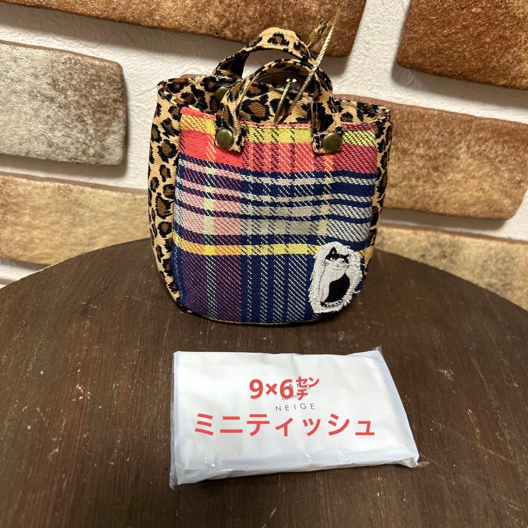 ハンドメイド 猫 刺繍 ミニミニバッグ　ミニチュア 革チャーム 23-526