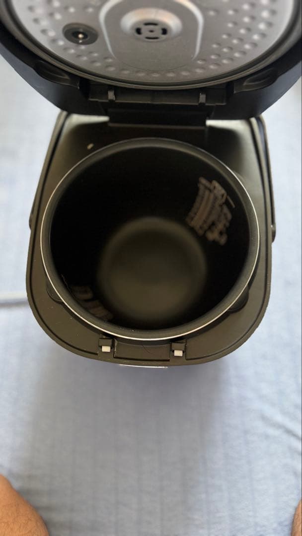アイリスオーヤマ IH炊飯器 RCIE10-B 1.8L使用頻度がかなり少ない、