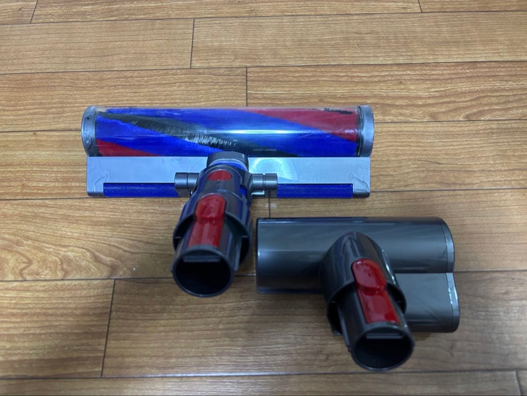 【美品使用少】dyson V8 slim fluffy 【未使用】￼アクセサリ