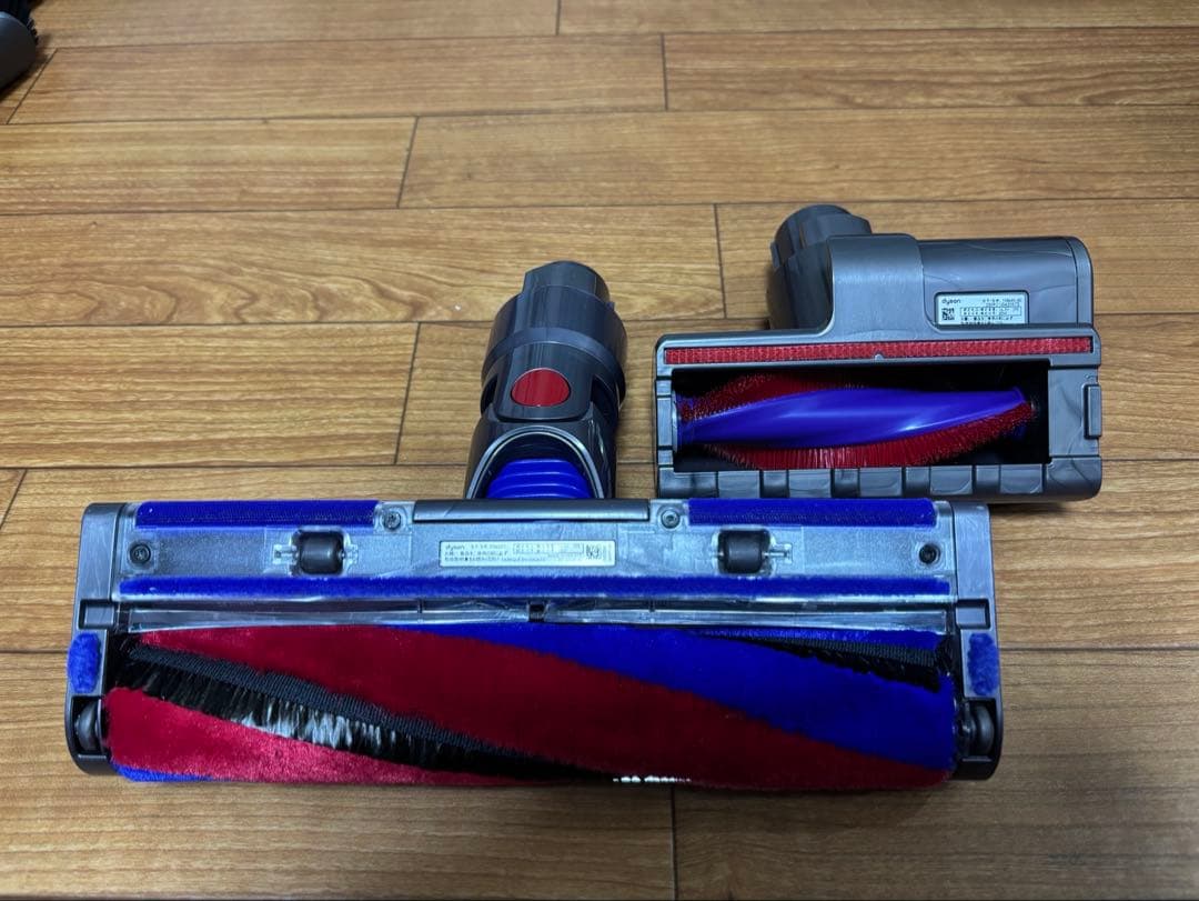 【美品使用少】dyson V8 slim fluffy 【未使用】￼アクセサリ