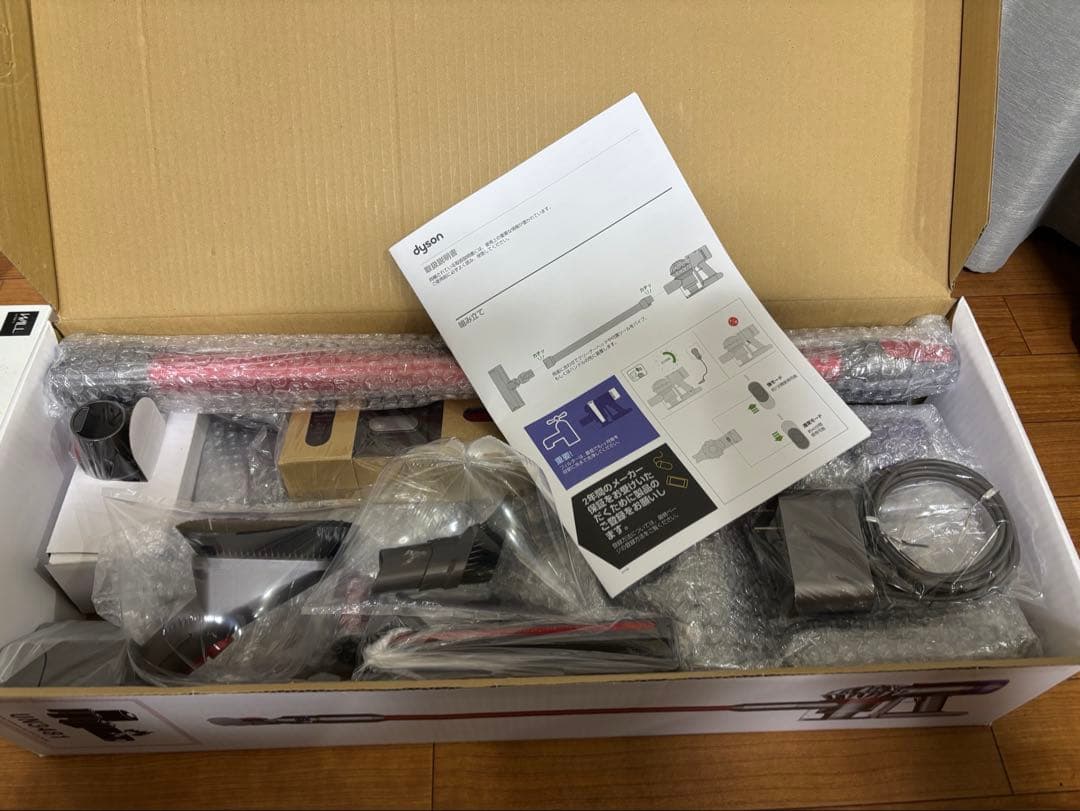 【美品使用少】dyson V8 slim fluffy 【未使用】￼アクセサリ