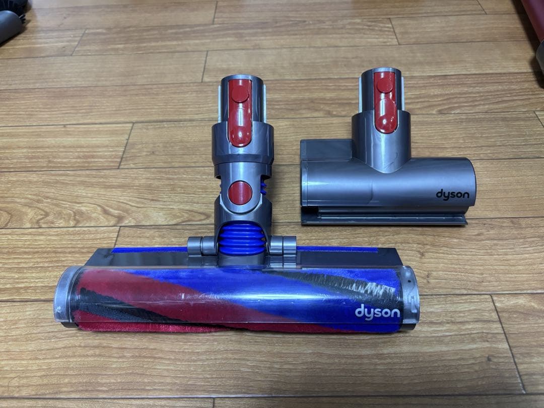 【美品使用少】dyson V8 slim fluffy 【未使用】￼アクセサリ