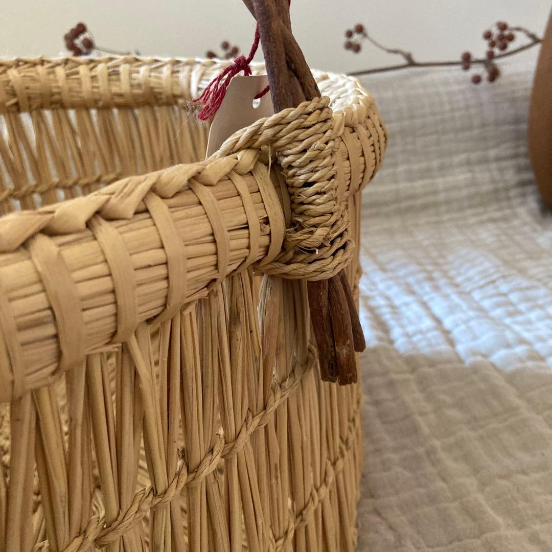 藁や　わらのかご　手持ちかご　りんごの枝　長野県産　カゴアミドリ　籠　バスケット