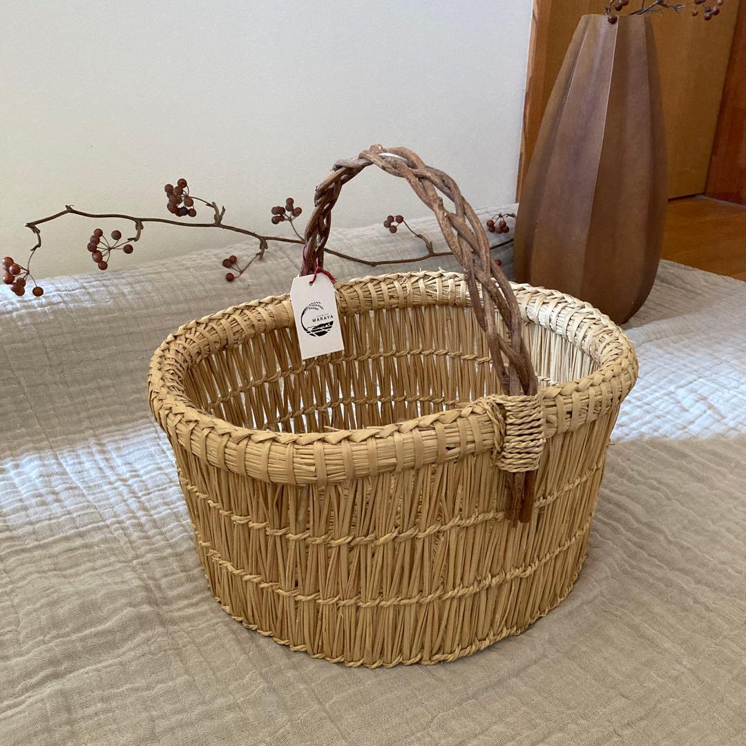 藁や　わらのかご　手持ちかご　りんごの枝　長野県産　カゴアミドリ　籠　バスケット