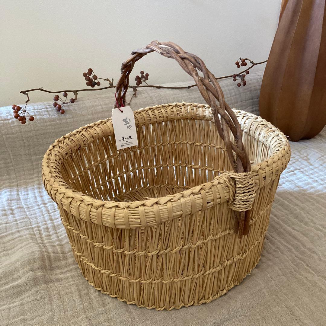藁や　わらのかご　手持ちかご　りんごの枝　長野県産　カゴアミドリ　籠　バスケット