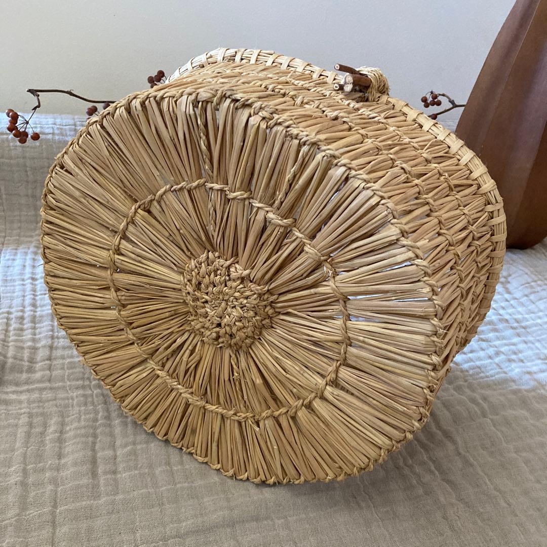 藁や　わらのかご　手持ちかご　りんごの枝　長野県産　カゴアミドリ　籠　バスケット