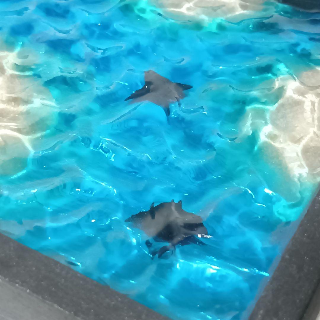 【1351】マンタが泳ぐ浅瀬の海　 立体オーシャンアートパネル　波紋アート　中