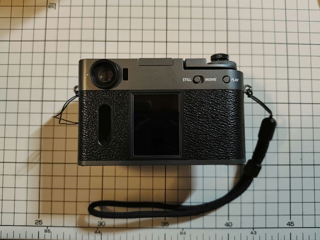 FUJIFILM Xhalfチャコールシルバー