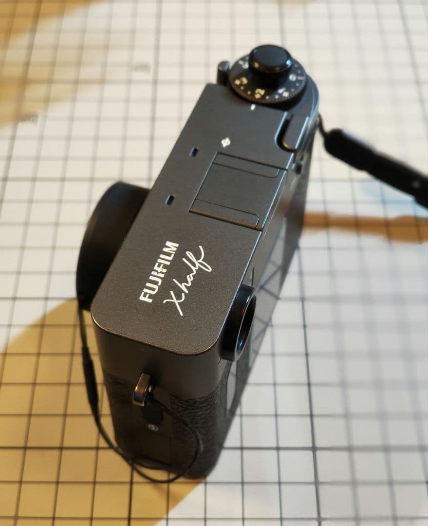 FUJIFILM Xhalfチャコールシルバー