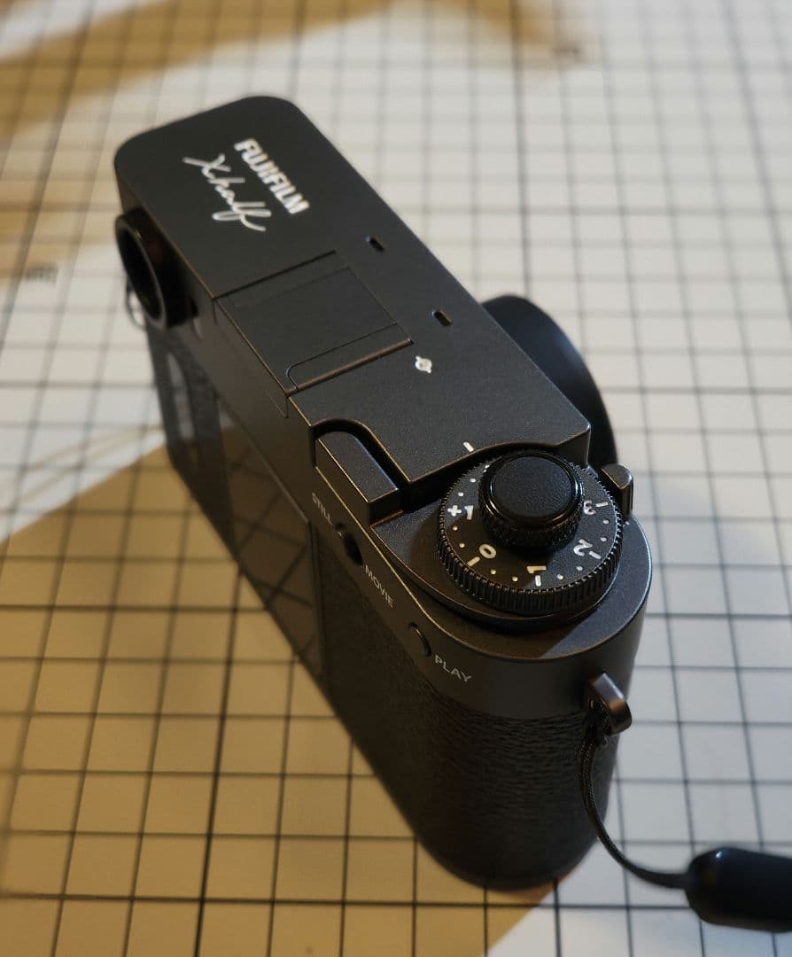 FUJIFILM Xhalfチャコールシルバー