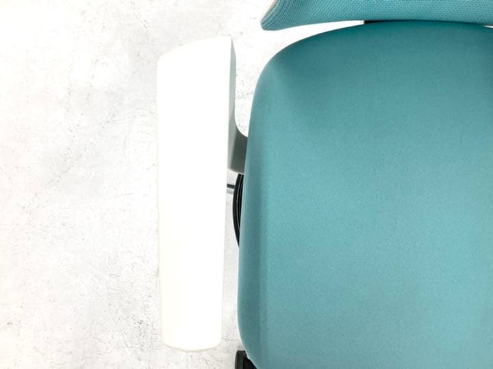 美品　ウチダ　カリッサ　デスクチェア　メッシュ　ドラフティングベース　オフィス