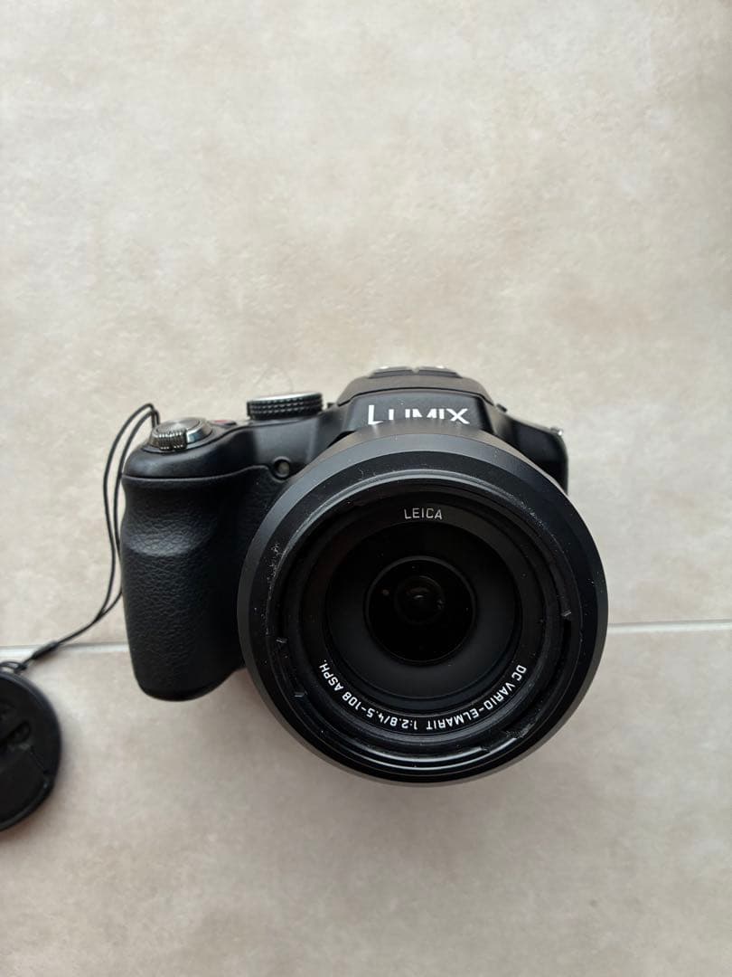 美品！Panasonic Lumix FZ200 デジタルカメラ　箱付き