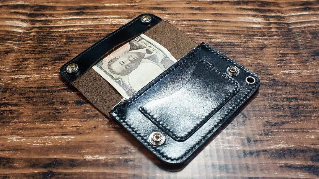 ミドルトラッカーウォレット　馬革 茶芯ブラック シルバー トラッカーウォレット