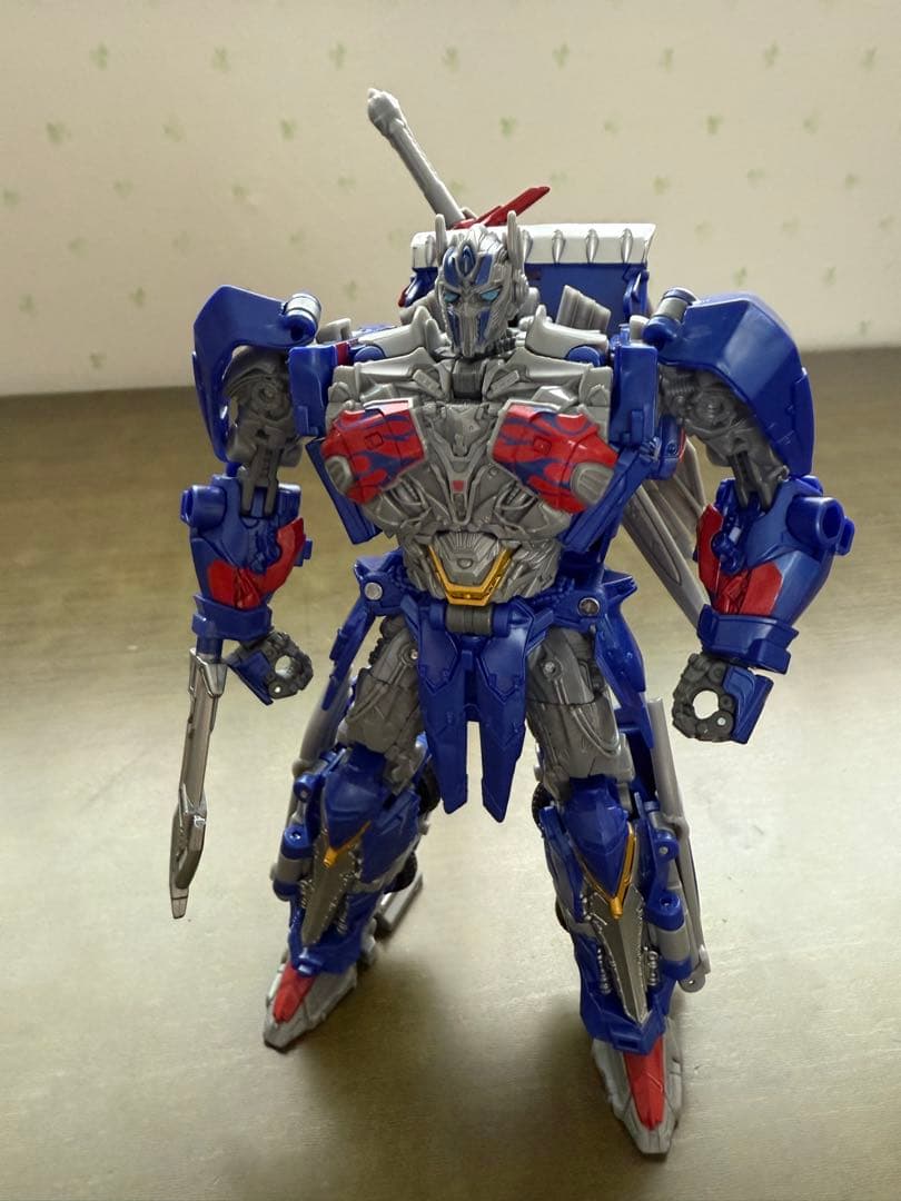オプティマスプライム　スタジオシリーズ