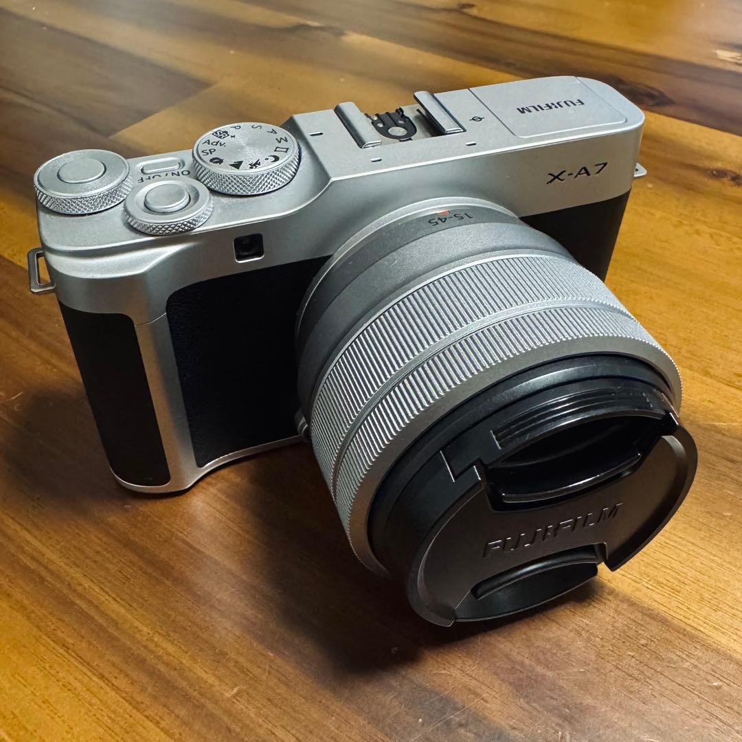 FUJIFILM X-A7 レンズキット シルバー