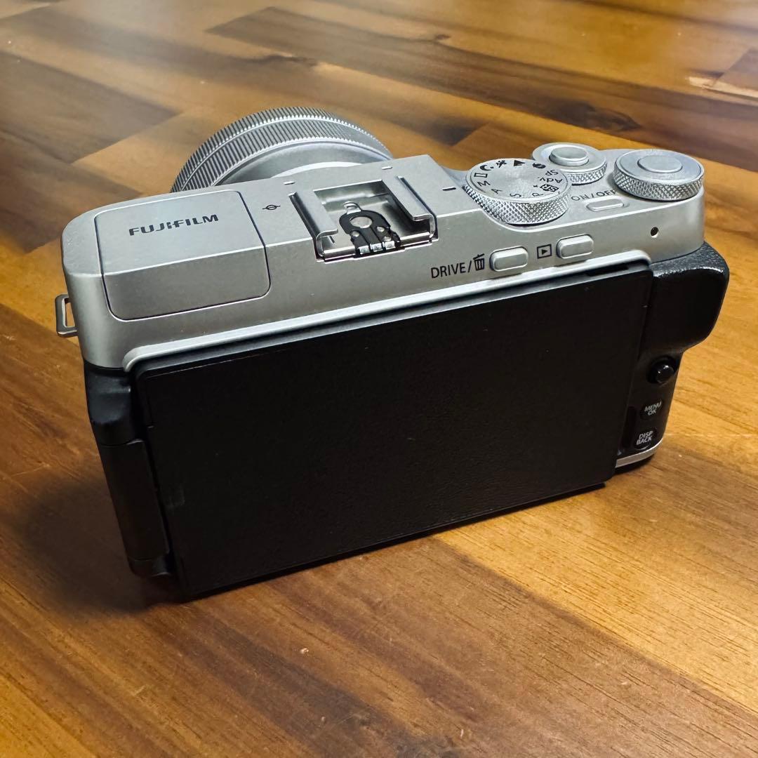 FUJIFILM X-A7 レンズキット シルバー