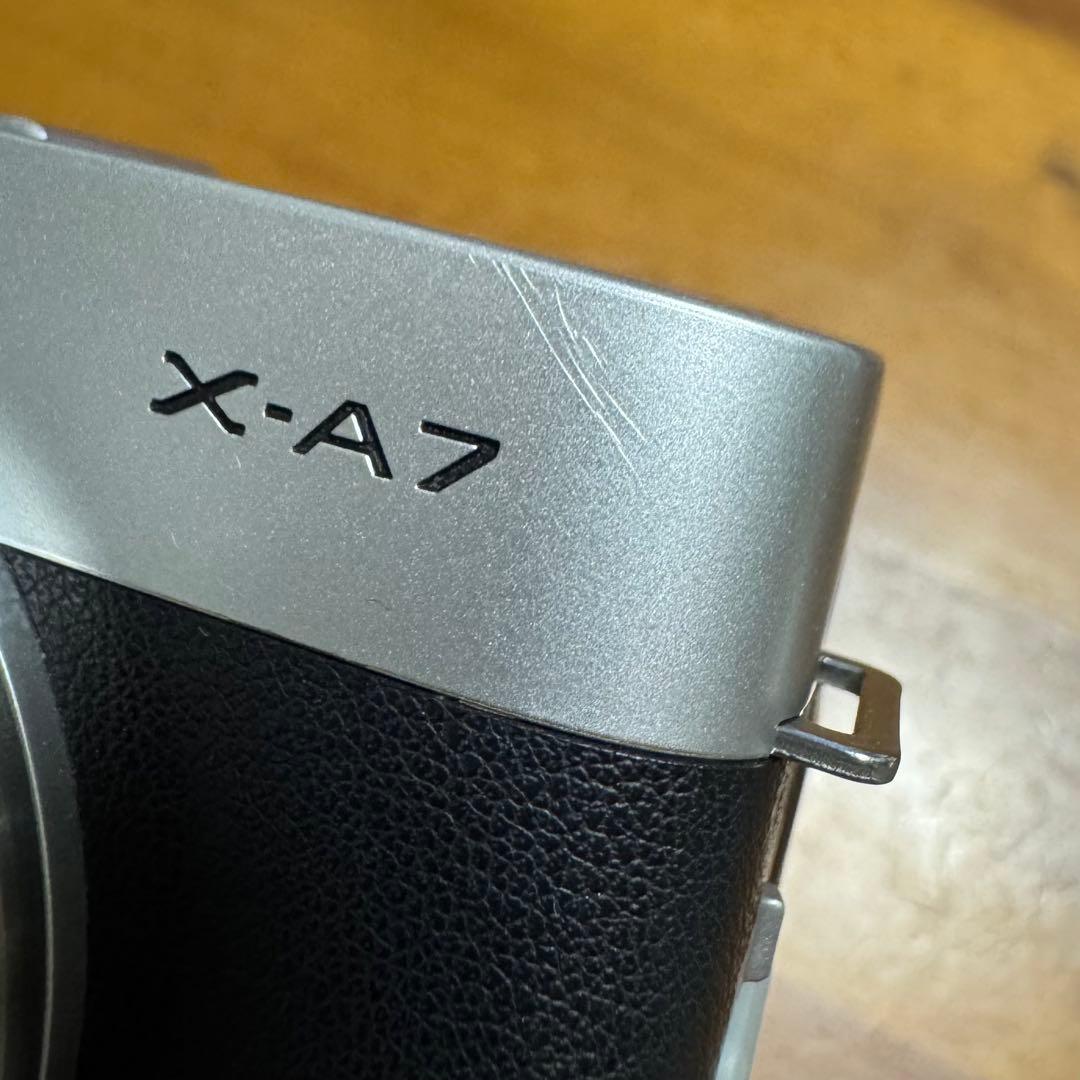 FUJIFILM X-A7 レンズキット シルバー