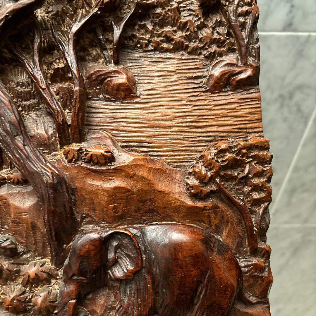 タイビンテージ　ジャングルを歩くゾウが立体的に精巧に彫られ芸術的な彫刻