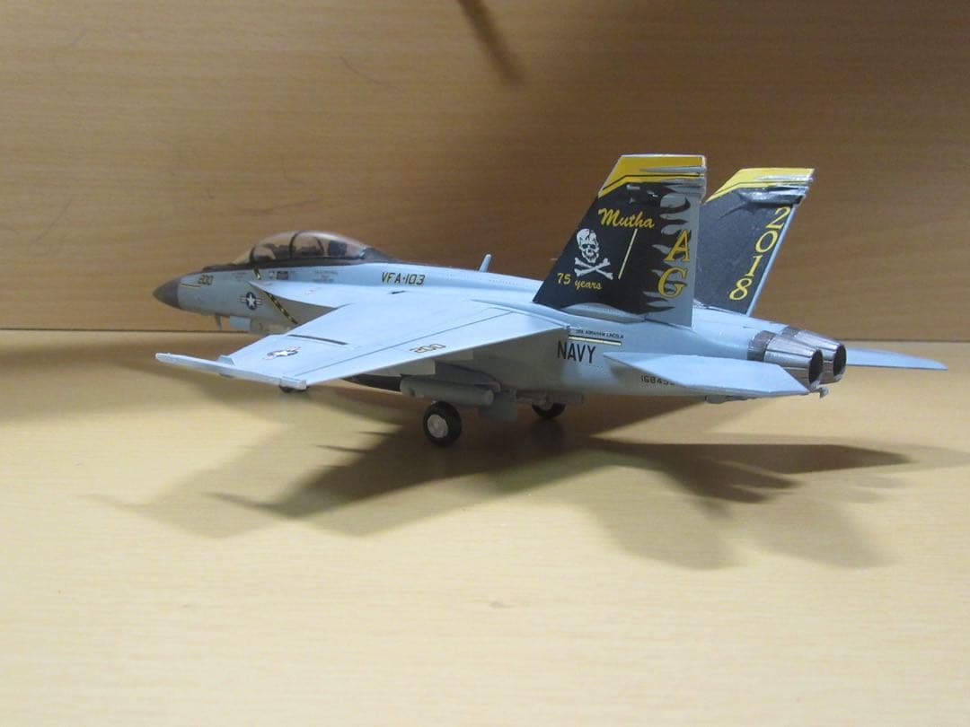 1/72 F/A-18F ジョリーロジャース　プラモデル完成品