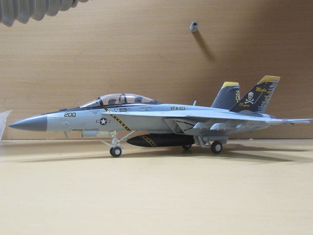 1/72 F/A-18F ジョリーロジャース　プラモデル完成品