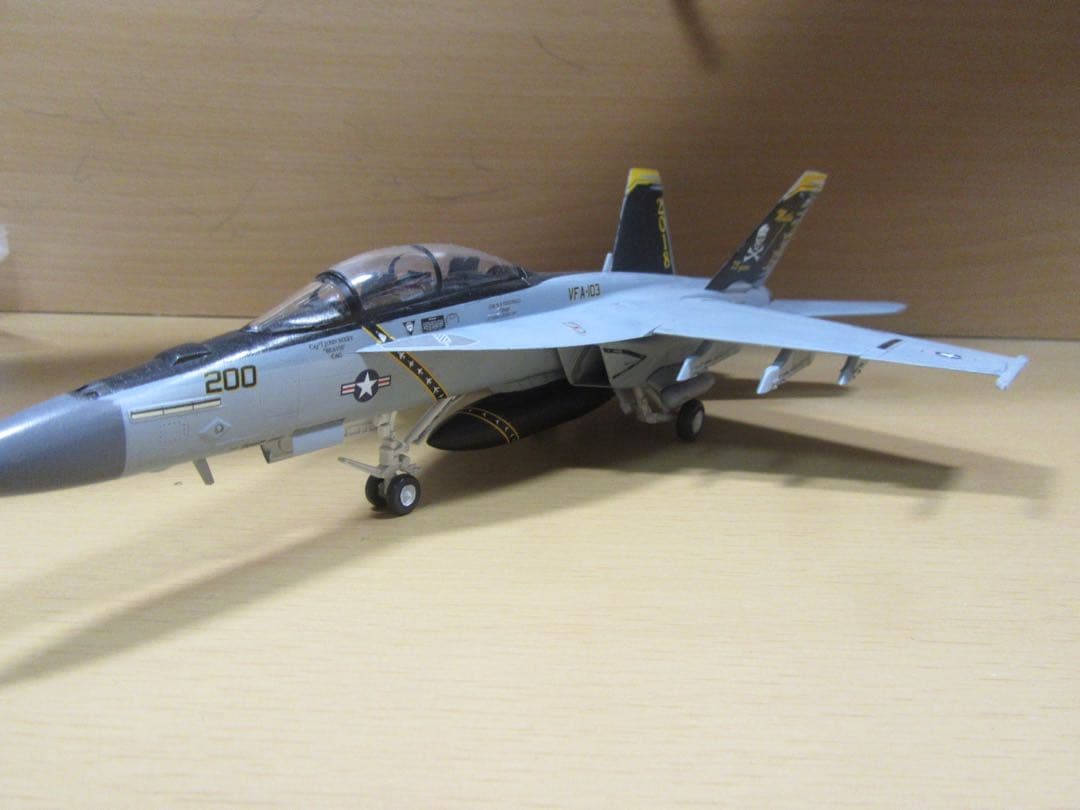 1/72 F/A-18F ジョリーロジャース　プラモデル完成品