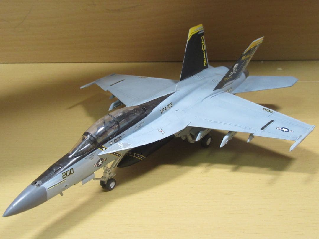 1/72 F/A-18F ジョリーロジャース　プラモデル完成品