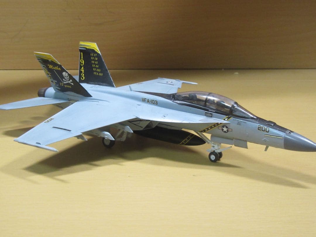 1/72 F/A-18F ジョリーロジャース　プラモデル完成品