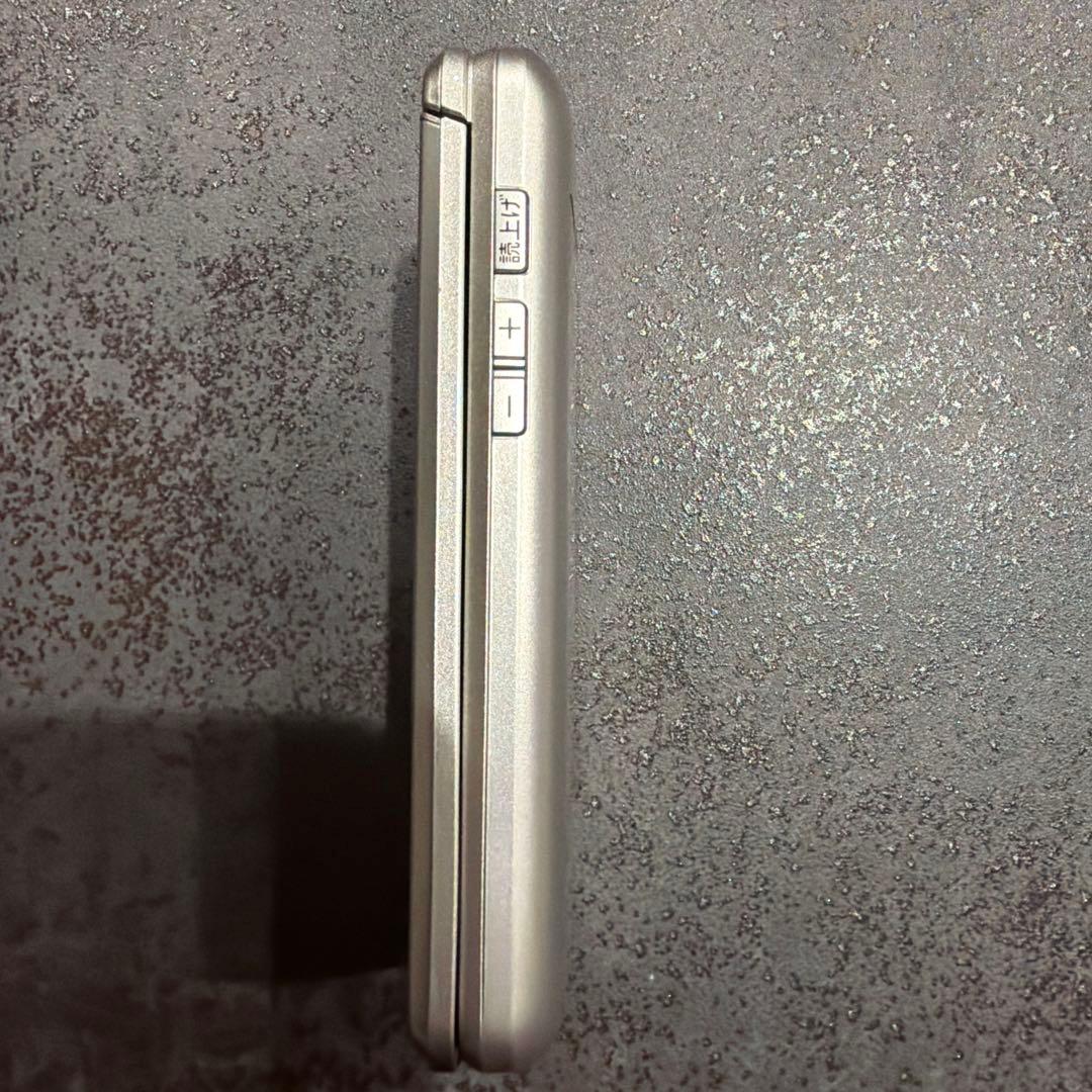 京セラau KYF41 ホワイト 折りたたみ式携帯電話