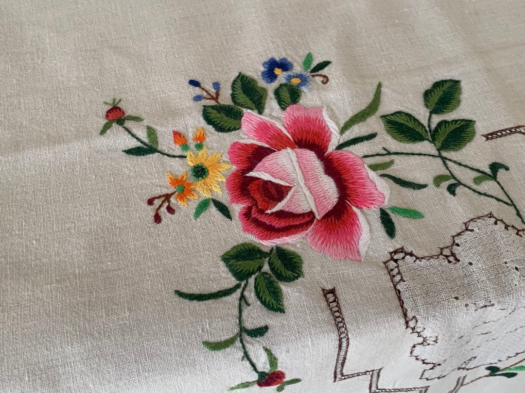 フランス　ヴィンテージ テーブルクロス　薔薇　刺繍　蚤の市