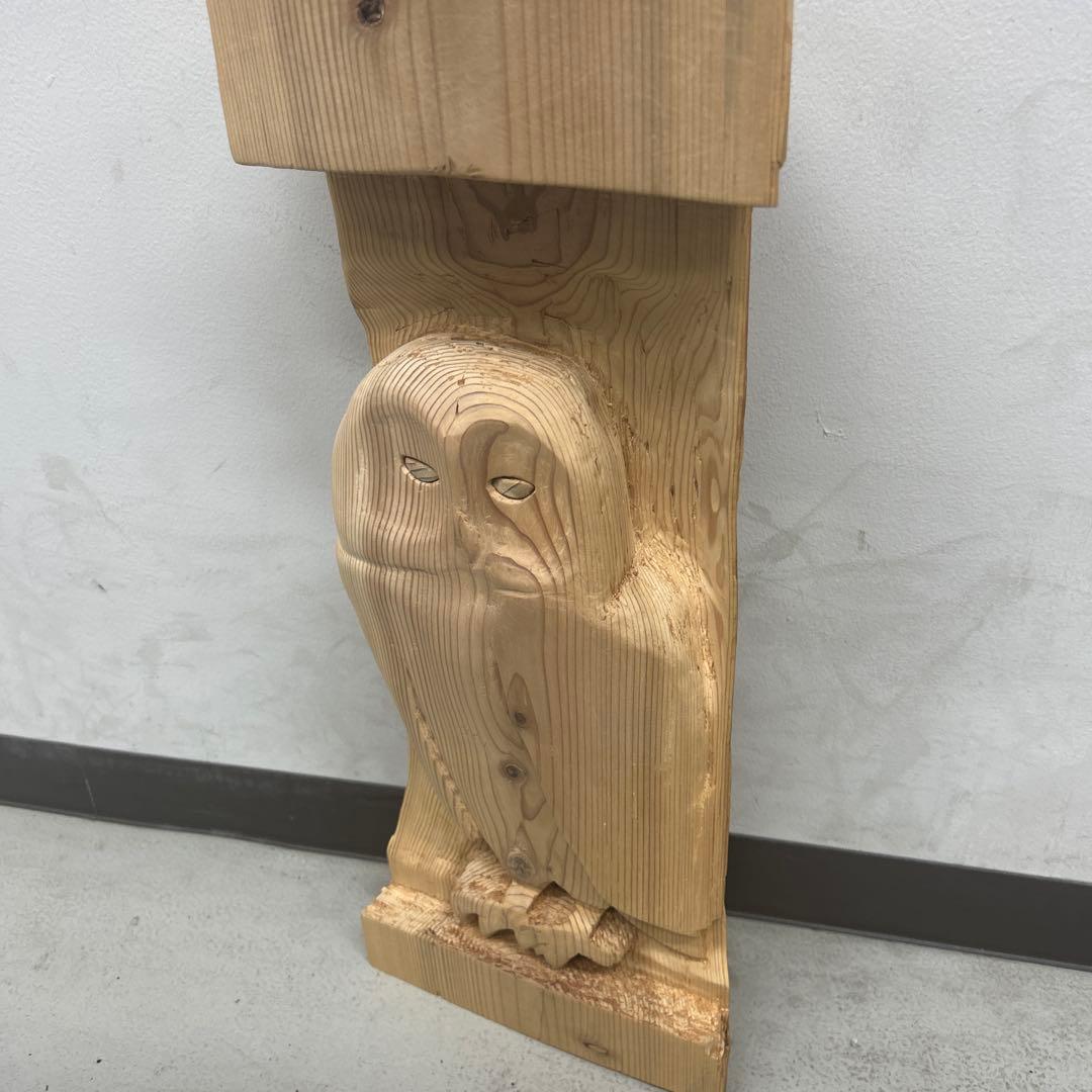 フクロウの木彫刻