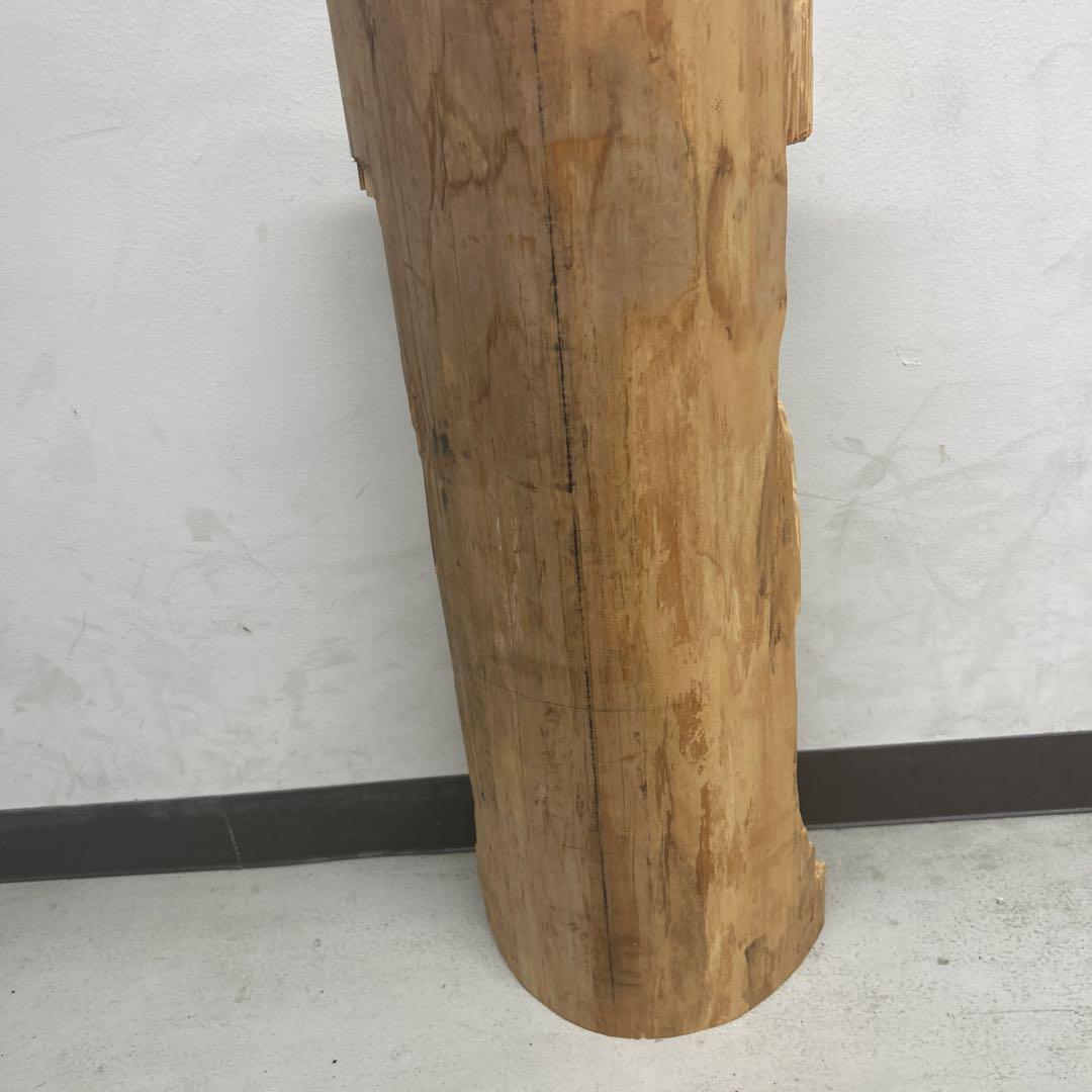 フクロウの木彫刻