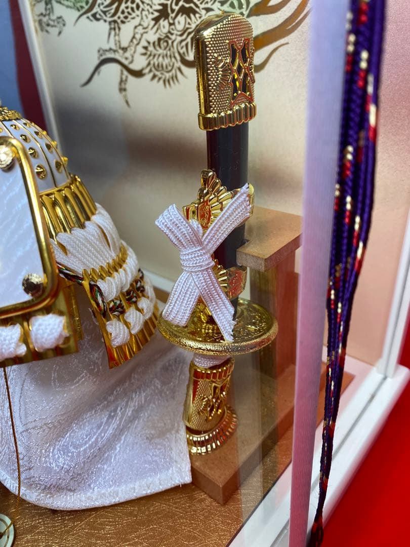 東京久月　五月人形　白金兜飾り　正絹縅　白塗りアクリルケース入・コンパクトサイズ