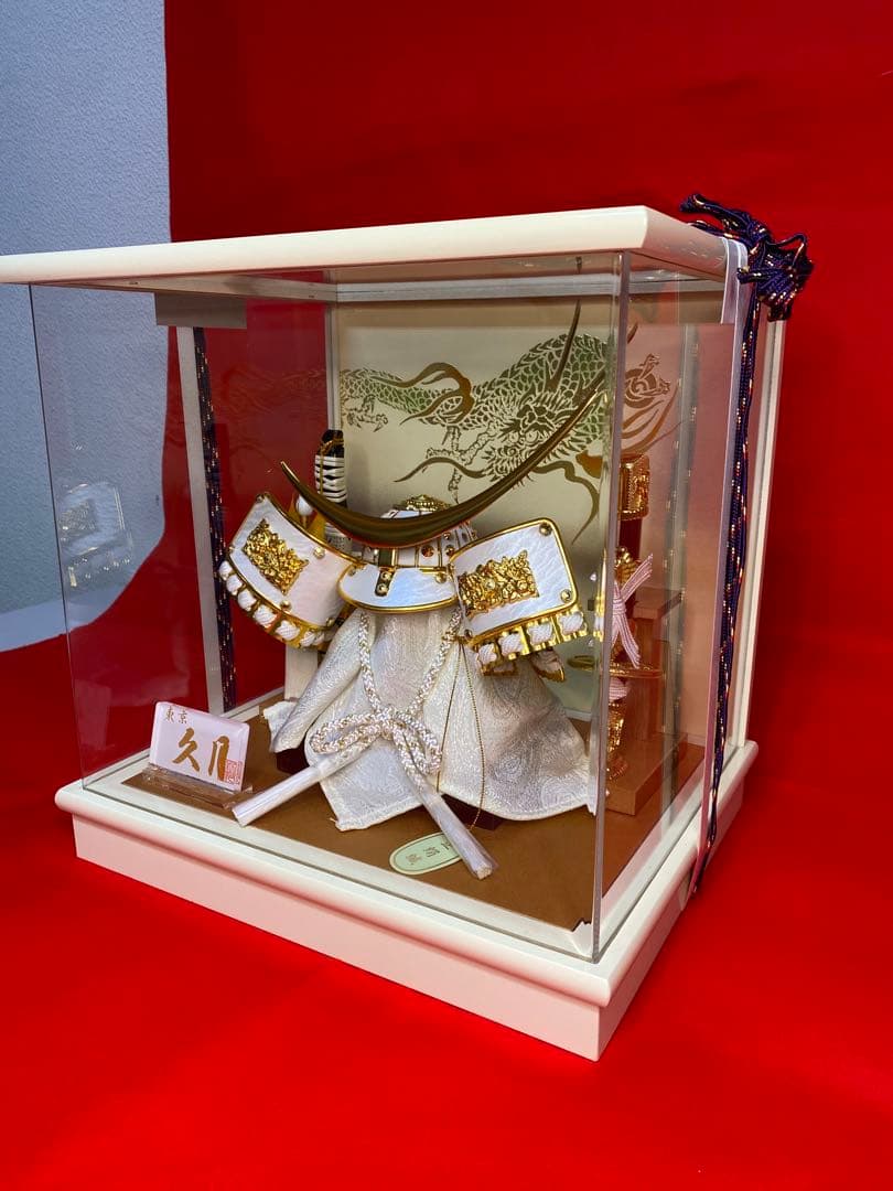 東京久月　五月人形　白金兜飾り　正絹縅　白塗りアクリルケース入・コンパクトサイズ