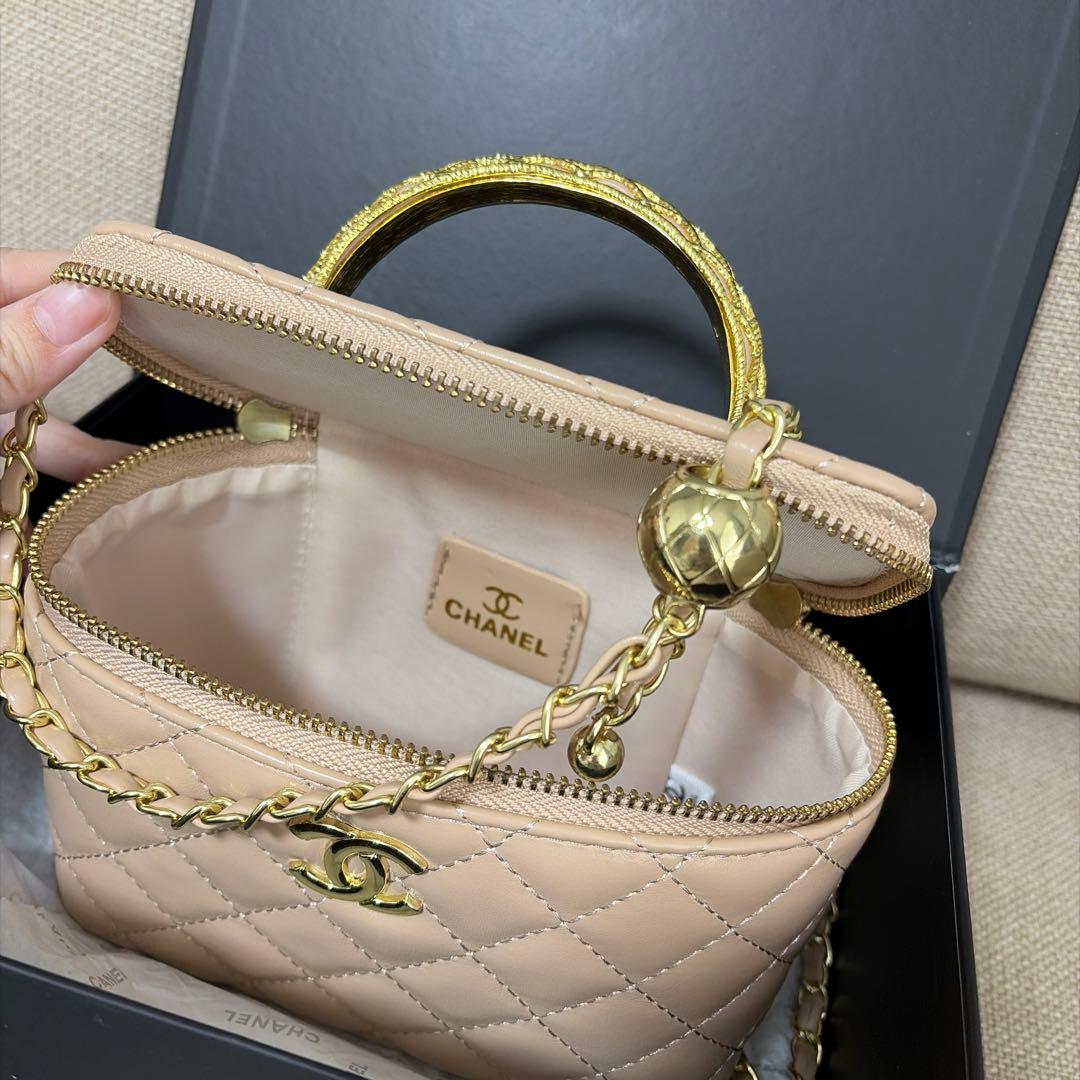 シャネル CHANEL ベージュ キルティング ショルダーバッグ バニティ